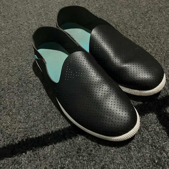 Mens size 10 Native slip on shoes - Picture 2 of 3